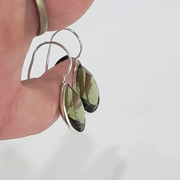Peridot gemstone, 925 silver, drop hook earrings - Picture 10 of 11